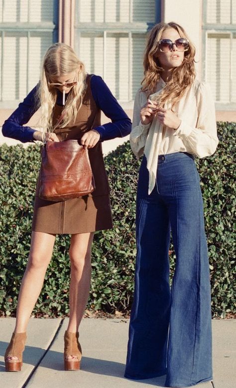 Some wore platform shoes, wrap dresses, and went for a Annie Hall menswear look. Description from pinterest.com. I searched for this on bing.com/images Mode Pop, Moda Hippie, Mode Retro, 60s 70s Fashion, Fashion 70s, Mode Hippie, 70s Inspired Fashion, 70s Outfits, 70’s Fashion