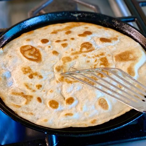 Bunuelos; How To Make Cinnamon & Sugar Fried Tortillas - Nature Way Cinnamon Sugar Tortillas, Cinnamon Tortillas, Fried Tortillas, Cinnamon Toast, Cinnamon Sugar, Tortilla Chips, Something Sweet, Tortillas, Easy Desserts