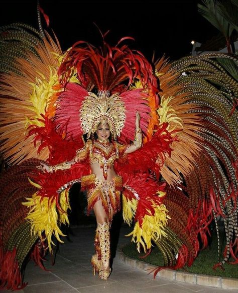 Brazil Carnival Costume, Rio Carnival Costumes, Brazil Festival, Brazilian Carnival Costumes, Carnival Outfit Carribean, Caribbean Carnival Costumes, Carnaval Outfit, Carnival Dancers, Royal High Outfits Ideas Cheap