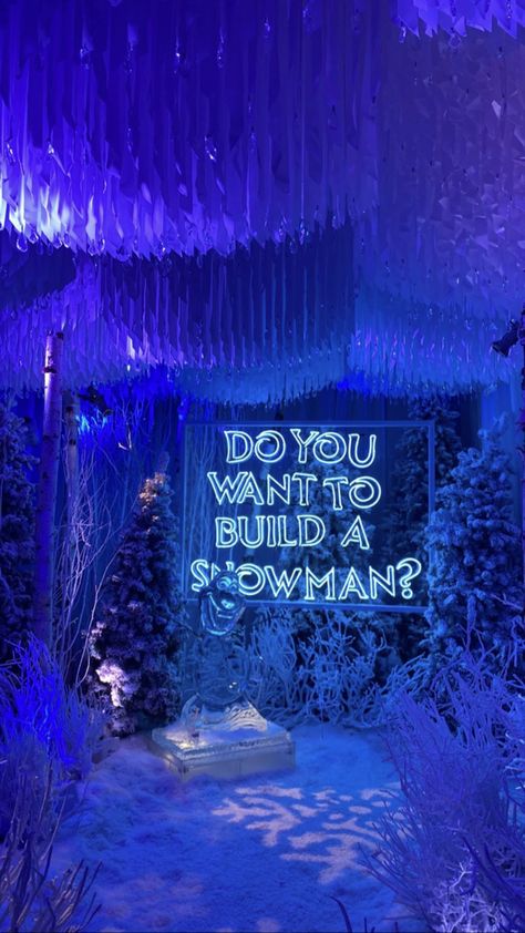 Corporate Holiday Party Decorations, Kardashian Party, Queen Birthday Party, Reading Areas, Christmas Parade Floats, Ice Party, Winter Party Themes, Stormi Webster, Snow Party