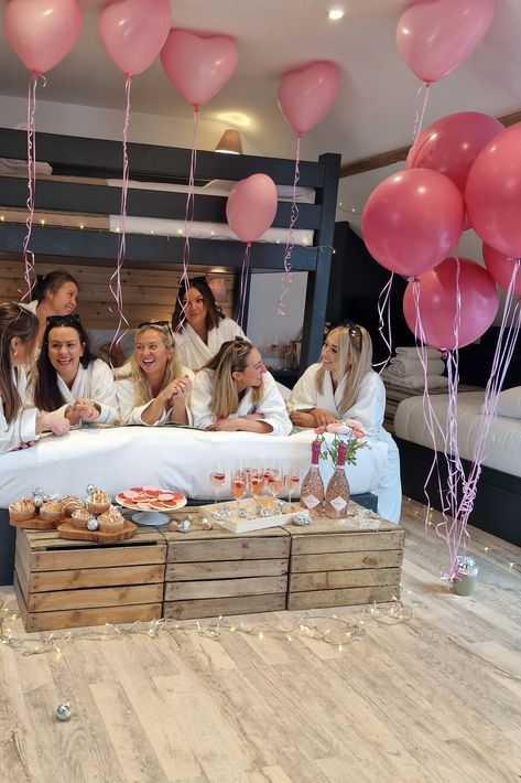 Hens Party House Decorations, Hen Do House Party, Spa Hen Do, Hens Weekend, Wine Friends, Hen Weekend, Homes For Rent, 16 Birthday, Air B And B