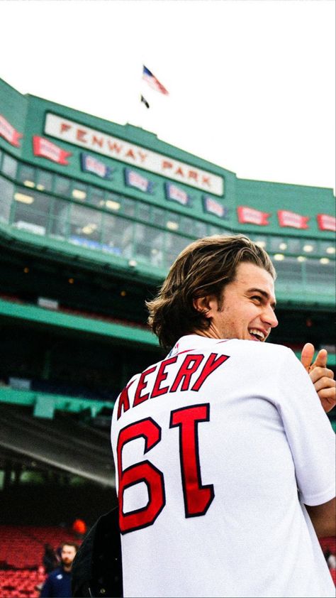 Steve Harrington Stranger Things, Joe Kerry, Stranger Things Steve, Max On, Joe Keery, Steve Harrington, Trendy Hairstyles, Baseball