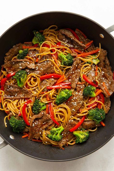 Low Mein Recipe, Beef And Broccoli Lo Mein, Broccoli Lo Mein, Easy Chow Mein Recipe, Steak And Broccoli, Food Near Me, Chow Mein Recipe, Lo Mein Recipes, Beef Broccoli