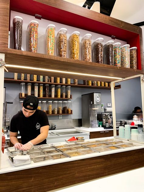 Milk & Cream Cereal Bar - Lyssy in the City Milk And Cream Cereal Bar, Cereal Bar Restaurant, Cereal Buffet Bar, Cereal Bar Ideas, Cereal Branding, Cereal Restaurant, Cereal Station, Cereal Buffet, Ice Cream Toppings Bar