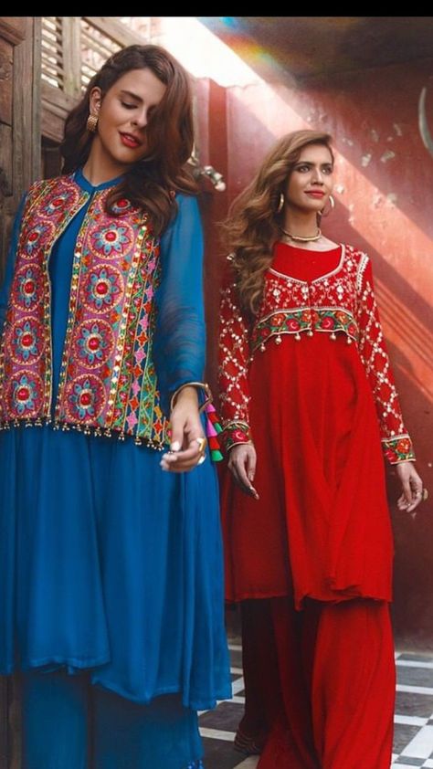 Latest jacket kurtis to add your wardrobe.you can make any Kurti look more Trendy & ELEGANT by adding a jacket .. This look has become so popular. Short Jacket Kurti Designs Latest, Office Wear Women Work Outfits, Gharara Designs, Kurti With Jacket, Plain Kurti, Patch Work Blouse Designs, Simple Kurti, Style Kurti, Design Jacket