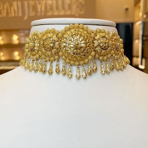 Bridal Gold Jewellery Indian, Necklace Designs Gold Indian, Necklace Designs Gold, Fashion Jewelry Necklaces Gold, Unique Gold Jewelry Designs, Wedding Jewelry Sets Bridal Jewellery, Indian Wedding Jewelry Sets, Delicate Gold Jewelry, Gold Jewels Design