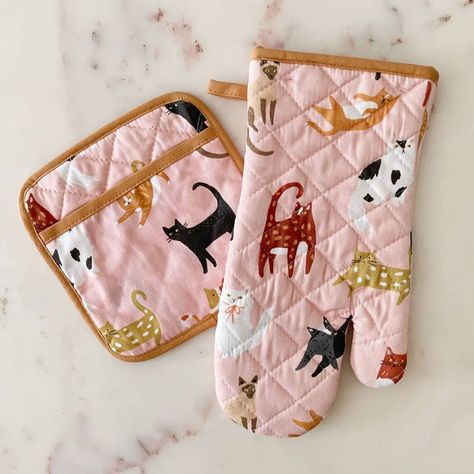 IDLEWILD CO. KITCHEN Cats Oven Mitt + Pot Holder Set Hand Towels Diy, Cat Home Decor, Oven Mitts And Pot Holders, Decorative Hand Towels, Hand Painted Cat, Cat Home, Cute Kitchen, Oven Mitt, Cat Lover Gift