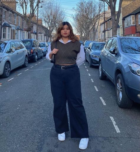 Joyce (ू•ᴗ•ू❁) on Instagram: “Hell yeah 😌🤘🏽” Outfits For Curvy Women, Chubby Girl Outfits, Mid Size Outfits, Curvy Casual Outfits, Outfits Gorditas, Stylish Plus Size Clothing, Midsize Outfits, Chubby Fashion, Hell Yeah