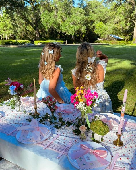 Summer kickoff party theme: garden fairy🪴🧚🏼‍♀️⛲️ Garden Party Sweet 16 Theme, Fairytale Garden Party, Midsummer Party Decorations, Cottage Core Party, Garden Themed Birthday Party, Mccall Mitchell, Theme Garden, 30th Bday Party, Bridgerton Aesthetic