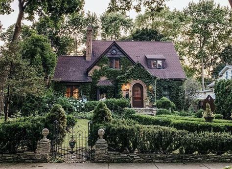 Witch Cottage Exterior, Witchy House Exterior, Creative Garden Ideas, Cottage Fairytale, Gothic Cottage, Goth Houses, Enchanted Cottage, Fairytale House, Cottage Aesthetic