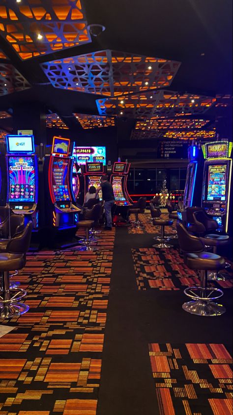 Las Vegas Tips, Game Loft, Concert Outfit Rock, Heart Of Vegas, Cabaret Show, Vegas Theme, Ocean Day, Slot Machines, Casino Night