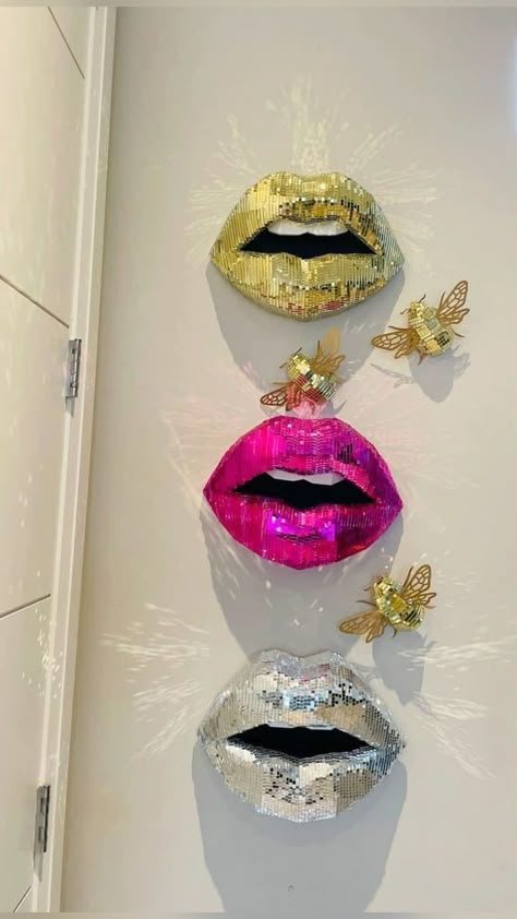 Paper Lips, Lip Artwork, Art Disco, Mini Mirror, Deco Originale, Handmade Paper Crafts, Mirror Tiles, Lip Art, Salon Decor