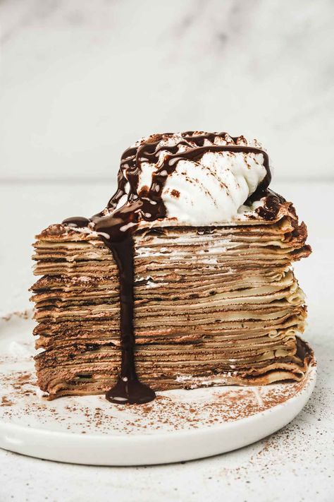 Crepe Cake Nutella, Chocolate Crepe Cake, Brioche Cinnamon Rolls, Chocolate Mascarpone, Crepe Cake Recipe, Mascarpone Filling, Cinnamon Rolls From Scratch, Crepes Filling, Chocolate Crepes