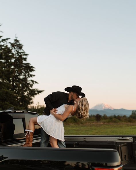 taking a little break from all my senior posts to show off this cutie session 🌅 and just know — if you ever want to bring your dog to a session, I wouldn’t complain one bit ;) Country Couple Photos, Western Engagement Pictures, Western Couple Photoshoot, Country Photoshoot, Country Couple Pictures, Date Aesthetic, Country Couple, Country Trucks, Western Engagement