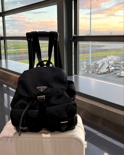 Prada backpack. White kuggage. Sunset Prada Backpack Outfit, Prada Backpack, Backpack Outfit, Black Pink Dance Practice, Dance Practice, Bag Style, Airport Outfit, Black Backpack, Prada Bag