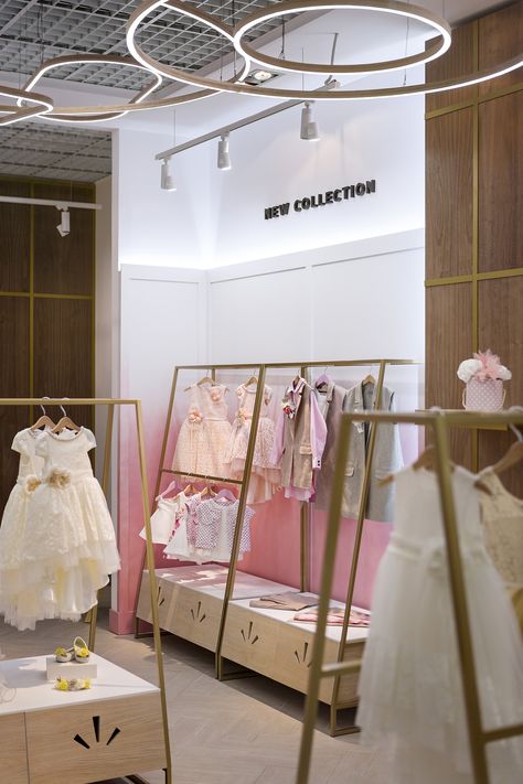 Baby Store Display, Kids Clothing Store Design, Clothing Store Displays, Clothing Store Interior, Clothing Store Design, Kids Interior Design, Store Design Boutique, Childrens Clothing Stores, Design Showroom