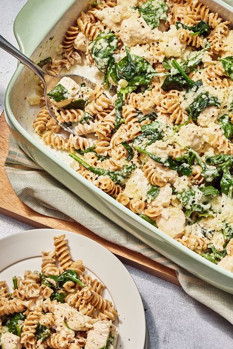 Creamy Garlic-Parmesan Chicken Pasta Bake Is Packed with 35 Grams of Protein Chicken Spinach Pasta Bake, 35 Grams Of Protein, Pasta Protein, Protein Pasta Recipes, Spinach Pasta Bake, Creamy Chicken Pasta Recipes, Chicken Main Dish Recipes, Chicken Spinach Pasta, Food Thoughts