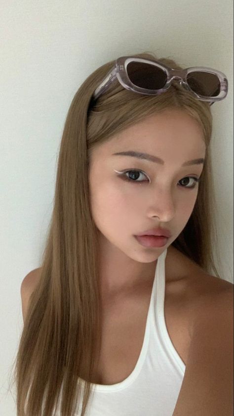 Korean Hair Color, Honey Brown Hair, Brown Hair Inspo, Honey Blonde Hair, Pretty Hair Color, Haircuts Straight Hair, Hair Stylist Life, Hair Dye Colors, Hair Inspiration Color