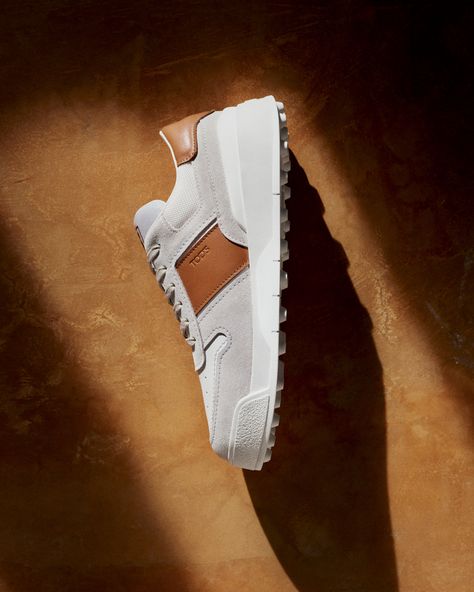 A step forward. The soft-hued Tod's Sneakers star in the Tod's Spring-Summer 2023 adv campaign. Shoes Product Photography, Sneaker Campaign, Concept Shoes, Shoes Editorial, Shoe Advertising, Shoes Fashion Photography, Salomon Shoes, Photoshoot Studio, Shoe Wishlist