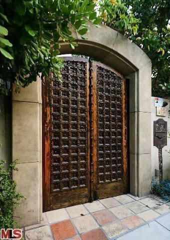 hacienda style Tor Design, Privacy Wall, Open Sesame, Courtyard Entry, Bryce Dallas Howard, Mexican Home, Cool Doors, Front Gates, Spanish Style Homes