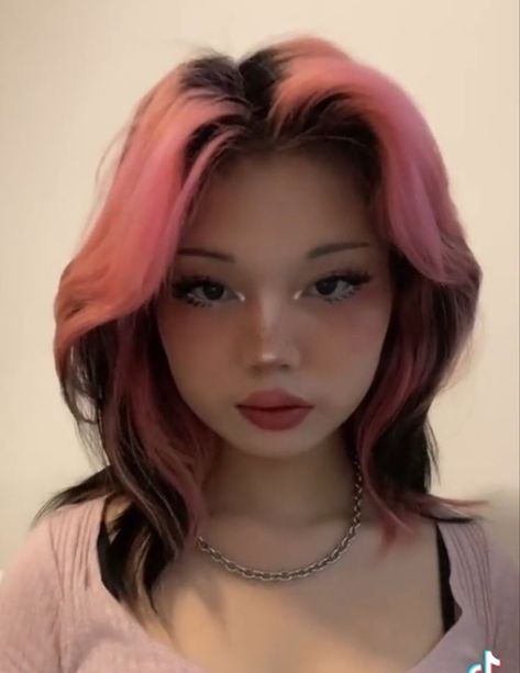 Black Pink Hair, Pink Hair Streaks, Pink And Black Hair, Short Brown Hair, Hair Streaks, Dyed Hair Inspiration, Multicolored Hair, Pretty Hair Color, Hair Color Pink