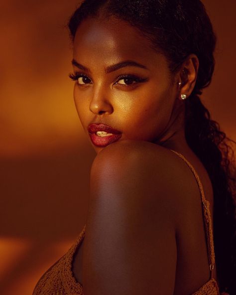 Photographie Portrait Inspiration, Photoshoot Themes, Dark Skin Women, African Beauty, Light Skin, Brown Skin, Luxury Beauty, Black Is Beautiful, Beauty Skin