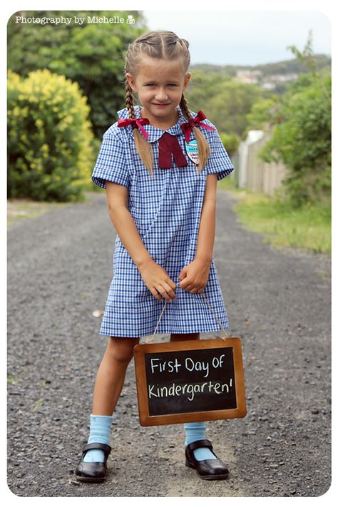 First Day of School Picture Kindergarten Outfits, School Picture Outfits, School Uniform Ideas, Toddler School Uniforms, Kindergarten Outfit, Kindergarten Photos, Kindergarten Pictures, First Day Of School Pictures, Big School