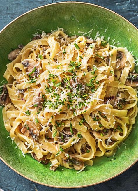 Creamy Lemon Tagliatelle with Mushrooms, Garlic, and Tarragon | More vegetarian pasta recipes on hellofresh.com Lemon Tagliatelle, Hellofresh Vegetarian, Tarragon Recipes, Tagliatelle Recipe, Vegetarian Pasta Dishes, Vegetarian Pasta Recipes, Hello Fresh Recipes, Vegetarian Pasta, Hello Fresh