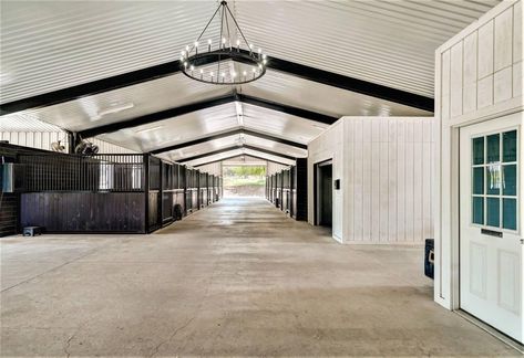 Tack Up Area, Stable Inspiration, Horse Riding Arena, Dream Barn Stables, Equestrian Barns, Barn Layout, Barn With Living Quarters, Backyard Barn, Riding Arena