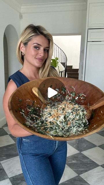 D A P H N E O Z on Instagram Kale And Romaine Salad Recipes, Emerald Kale Salad Daphne Oz, Kale And Lettuce Salad Recipes, Emerald Kale Salad, Kale And Cabbage Recipes, Winter Salad Recipe, Spicy Kale Salad, Warm Kale Salad Recipes, Chopped Kale Salad Recipes