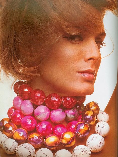 Pink papier mache Bead choker by Arpad, photo by Bert Stern, 1964. 60s Fashion Jewelry, Paul Flato, Typo Inspiration, 1960s London, Dermot Mulroney, 60s Jewelry, Groovy Fashion, Vintage Editorials, Bert Stern