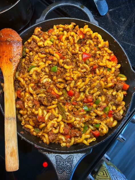 Ground Beef Sauce Recipes, Macaroni Recipe Easy, Macaroni Dinner Ideas, Homemade Pasta Dinner Recipes, Ground Beef Macaroni Recipes, Super Quick Dinner Ideas, Intercontinental Dishes, Easy Macaroni Recipe, Macaroni Sauce