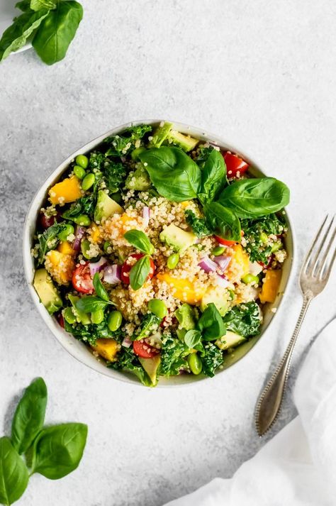 Kale quinoa salad with a sweet lemon vinaigrette. Packed with juicy mango, tomatoes, heart healthy avocado, nutty quinoa and crunchy kale. This salad is perfect for parties or for packing for lunch. #kalesalad #saladrecipe #mealprepping #healthysalad #quinoarecipe #vegetarianrecipe #lunchideas #healthylunch Edamame Quinoa Salad, Edamame Quinoa, Courtney Williams, Crunchy Kale, Salad With Lemon Vinaigrette, Chris Freytag, Cold Salads, Kale Quinoa Salad, Healthy Avocado