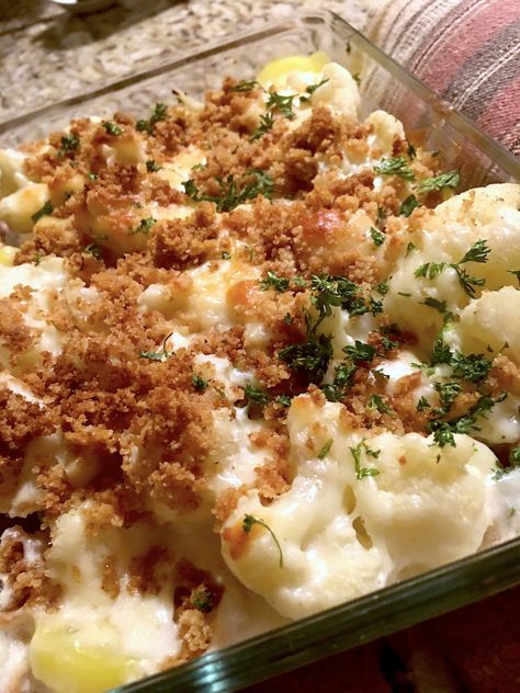 German Cauliflower Potato Casserole or Gratin • MyBestGermanRecipes.com German Cauliflower Recipes, Eisbein Recipe, German Potato Recipes, German Recipes Dinner, Authentic German Recipes, German Food Authentic, Cauliflower Sauce, Cauliflower Potatoes, German Potatoes