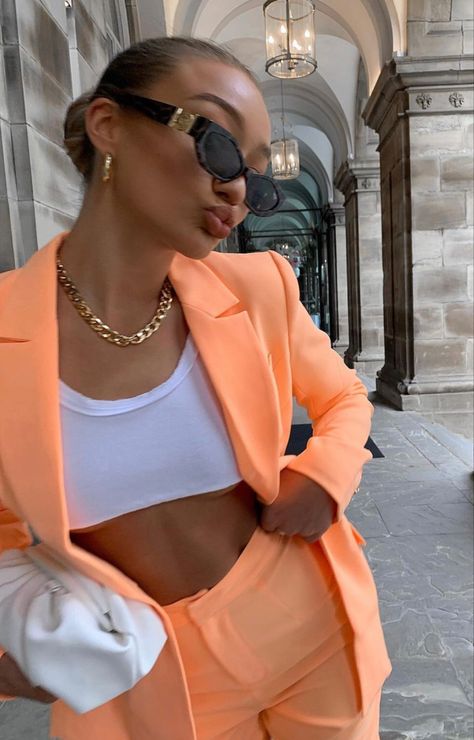 Orange Outfit, Foto Poses, Looks Street Style, Mode Inspo, Mode Inspiration, Looks Vintage, Fashion Killa, Outfits Casuales, Look Fashion