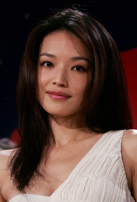 Shu-Qi (Taiwan) . Was in the movie Transporter Qi Shu, Shu Qi, Clothes Korean Style, Chinese Actress, Design Collection, Taipei, Dark Hair, Special Education, American Actress