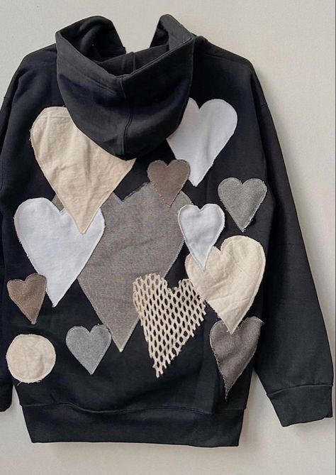 Sweatshirt Repurpose Ideas, Diy Mens Fashion, Hoodie Sewing Ideas, Patchwork Sweatshirt Ideas, Upcycling Sewing Projects, Diy Patchwork Sweatshirt, Patch Hoodie Diy, Patchwork Hoodie Ideas, Custom Sweatshirt Ideas