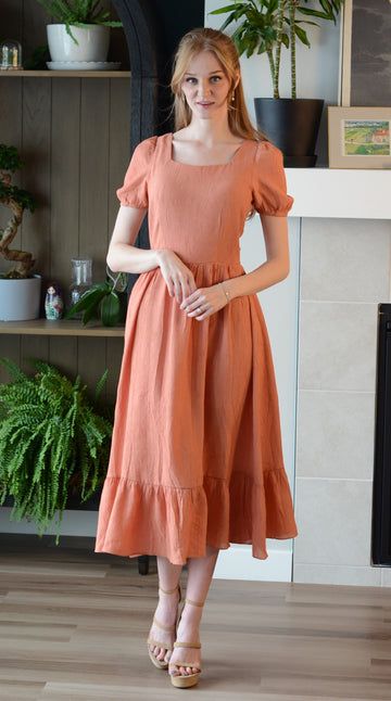 Peach Color Dress Outfit, Villanelle Dress, Peach Dress Outfit, Maui Photoshoot, Peach Outfits, Mormon Dress, Peach Cottage, Fake Reality, Peach Outfit