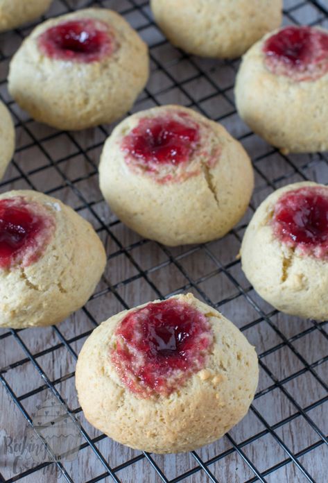 Rasp Buns - Baking with Granny Raspberry Buns, Rock Buns, Sugar Free Desserts Easy, Hot Cross Buns Recipe, Rock Cake, Baking Buns, French Breakfast, Scottish Recipes, Buns Recipe