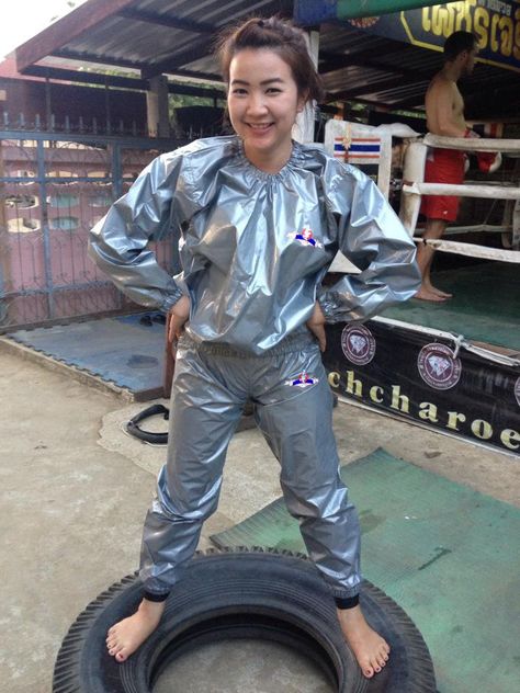 Sauna suit Pvc Hose, Gym Wear For Women, Vinyl Clothing, Sauna Suit, Plastic Clothes, Shiny Pants, Adidas Tracksuit, Shiny Clothes, Rain Wear