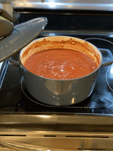 Incredible Dutch Oven Spaghetti Sauce Dutch Oven Spaghetti Meat Sauce, Dutch Oven Spaghetti Sauce, Oven Spaghetti Sauce, Dutch Oven Spaghetti, Oven Spaghetti, Freezing Tomatoes, Spaghetti Meat Sauce, Pasta Sauce Homemade, Homemade Spaghetti Sauce