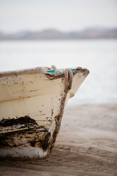 Row Boats, Cottage By The Sea, Old Boats, Beach Living, Marbella, Beach Life, The Ocean, Sea Shells, Sailing