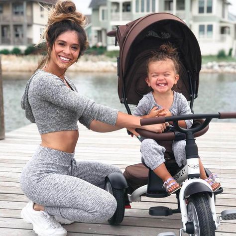 Taylor Frankie Paul, Nyc Makeup, Comedy Dance, Supportive Husband, Mother Daughter Outfits, Fitness Inspiration Body, Dance Routines, Mommy Blogger, Social Media Stars