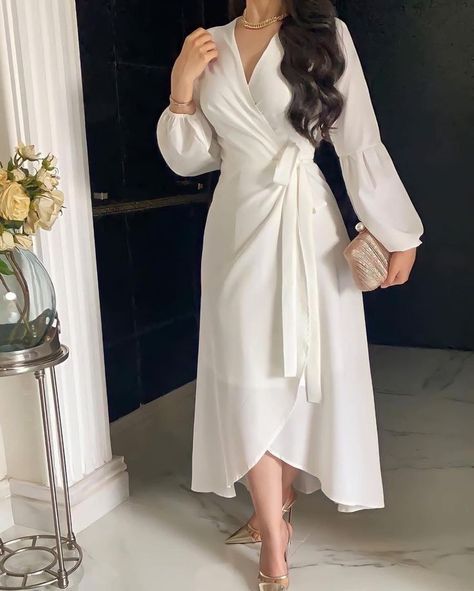 Trendy Satin Dress, Western Dresses For Women, Tight Dress Outfit, Chic Dress Classy, Stylish Tops For Women, Oversized Tops, Winter Evening, Style Guru, Modest Dresses Casual