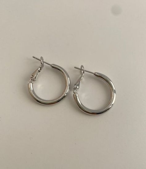 Small Hoop Earrings Aesthetic, Hoop Earrings Aesthetic, Small Silver Hoop Earrings, Earring Simple, Earrings Dangle Simple, Medium Hoop Earrings, Earrings Everyday, Silver Jewelry Earrings, Everyday Gifts