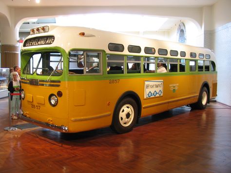 Rosa Park's Bus Rosa Parks Bus, Rosa Park, Michigan Cottage, Sand Projects, Parks Project, Cottage Lake, Wax Museum, Best Ab Workout, Motor Coach