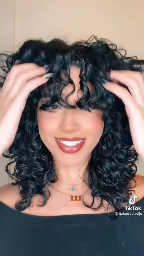 Naturally curly hair tutorial Naturally Curly Hair Tutorial, How To Style Curly Hair With Bangs, How To Curly Hair Curl Tutorial, Curly Hair Tutorial Videos, How To Get Naturally Curly Hair, How To Do Curly Hair Curl Tutorial, Rezo Haircut, Natural Curly Hair Tutorial, How To Get Curly Hair Naturally