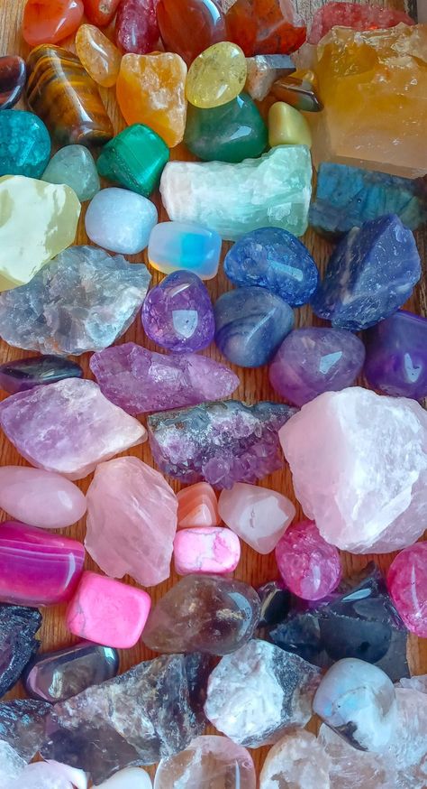 #Crystals #spiritual #spirituality Cristal Aesthetic, Gemstones Aesthetic, Crystal Wallpaper, Crystals Aesthetic, Pretty Crystals, Crystal Aesthetic, Crystal Castle, Gem Mining, Cleansing Crystals