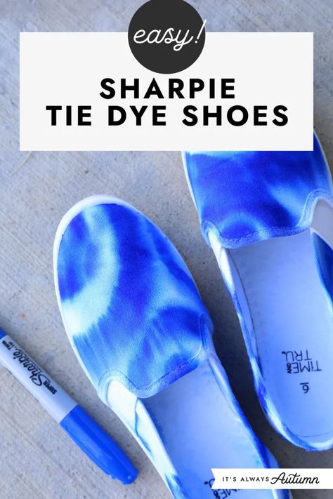 Easy! Sharpie tie dye shoes. Tie Dye Shoes With Sharpies, Single Color Tie Dye, Dye Canvas Shoes, Sharpie Shoes, Fun Crafts For Teens, Sharpie Tie Dye, Dye Shoes, Ty Dye, Tie Dye Patterns Diy