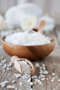 Salt the corners of each room to obsorb the negative energy of previous homeowners. Diy Salt Scrubs, Salt Body Scrub Recipe, Benefits Of Sea Salt, Sea Salt Scrub Recipe, Baking Soda Body Scrub, Chocolate Body Scrub, Salt Scrub Diy, Salt Face Scrub, Salt Scrub Recipe